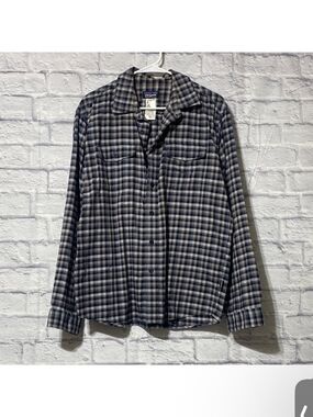 Patagonia Men's Navy and Gray Plaid Button-Down Shirt